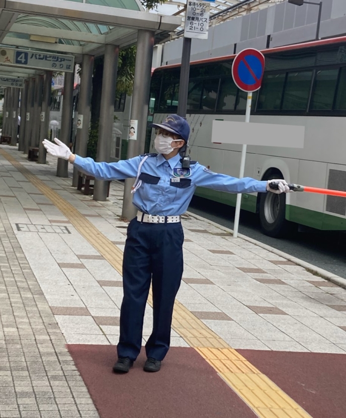 【ビル警備】遠鉄百貨店《交通警備業務》～駐車場係～