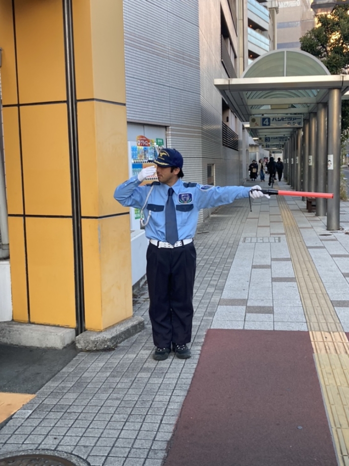 【ビル警備】遠鉄百貨店《交通警備業務》～駐車場係～